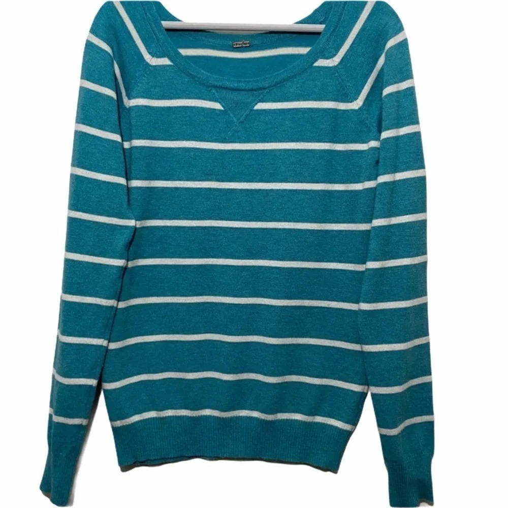 Women’s Crew Neck Striped Soft Cozy Sweater size M